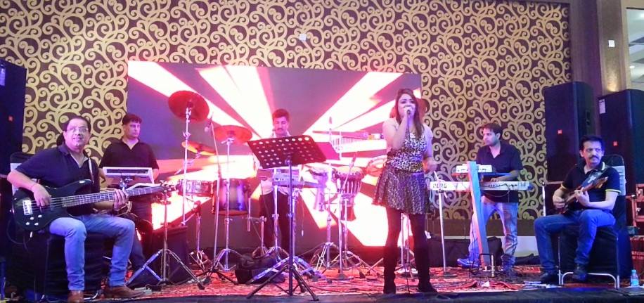 famous jazz singer udaipur